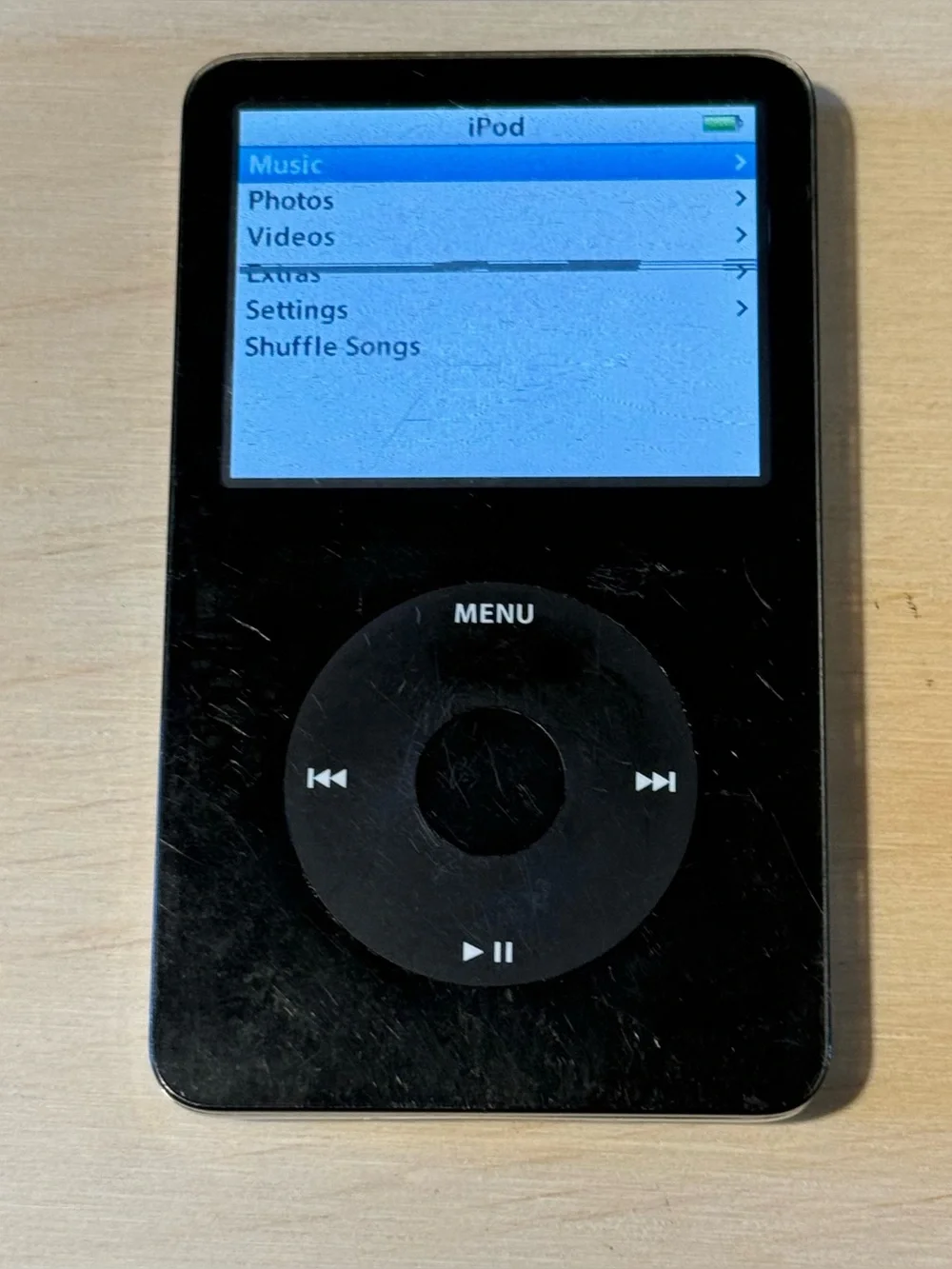 iPod Model:A1136 5thGen 30GB Wht Tested Great Bat 10-12hr w/5628-Song-Char Read